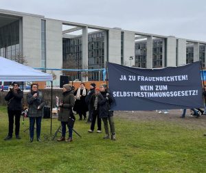 Susanne Hierl (MdB) spricht ein Grußwort